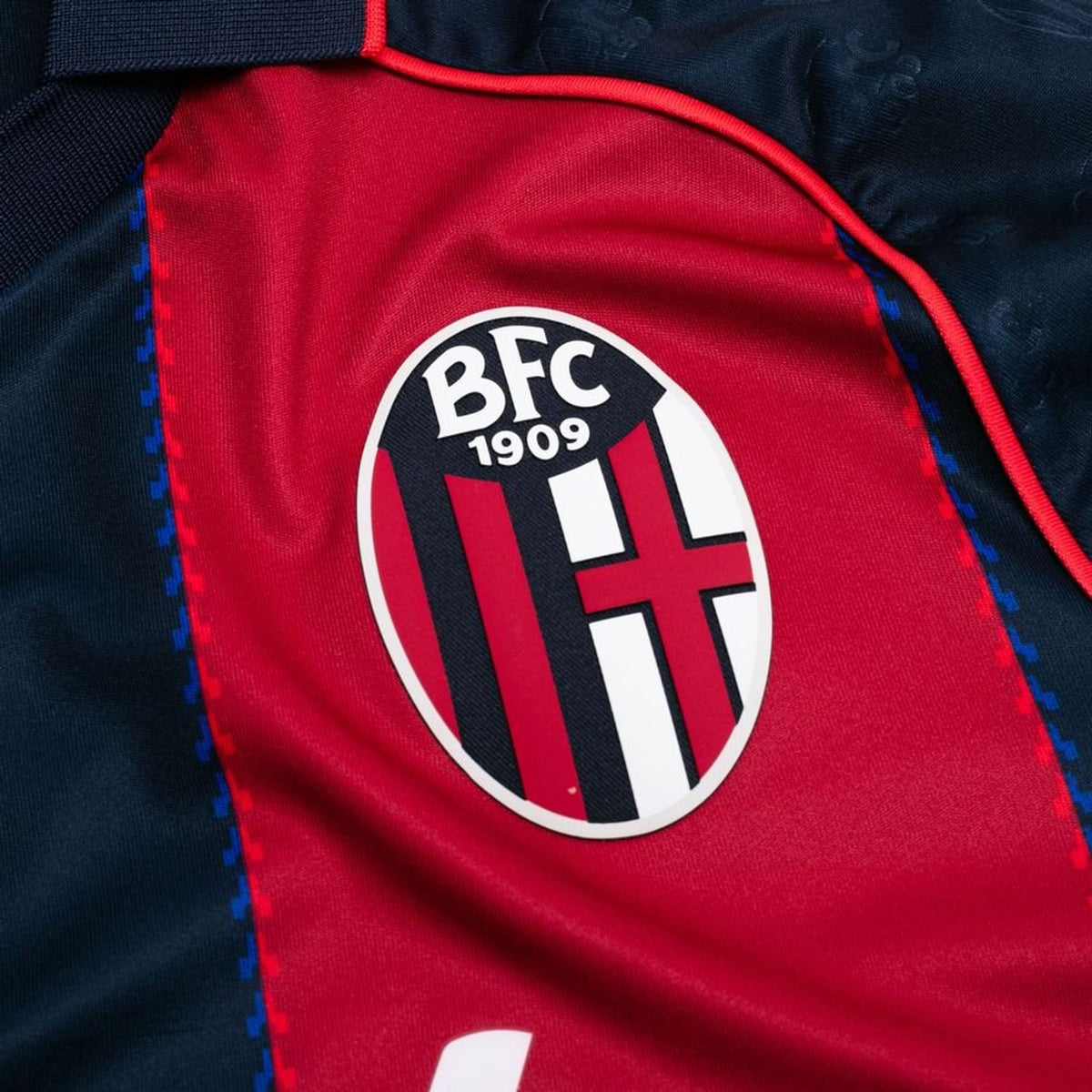 Maillot Bologne FC 1909 Domicile 26/27 - détail 1