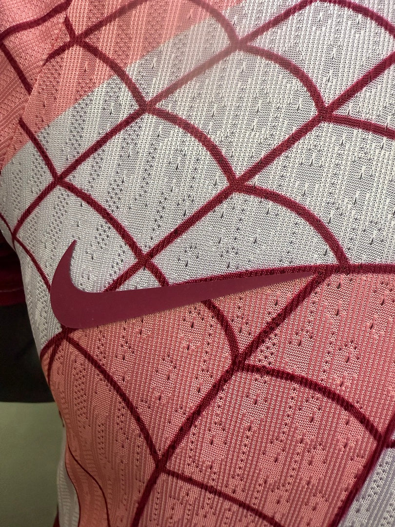Maillot FC Barcelone x Spider-Man Rose 26/27 - détail 2