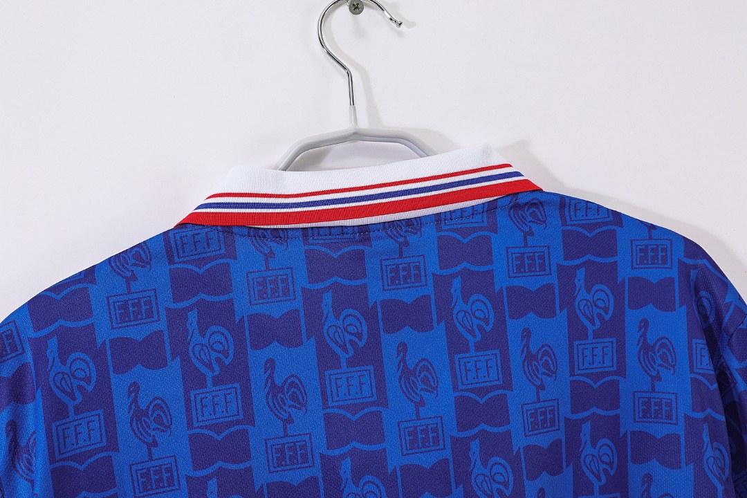 Maillot rétro France Domicile 1996 - détail 1