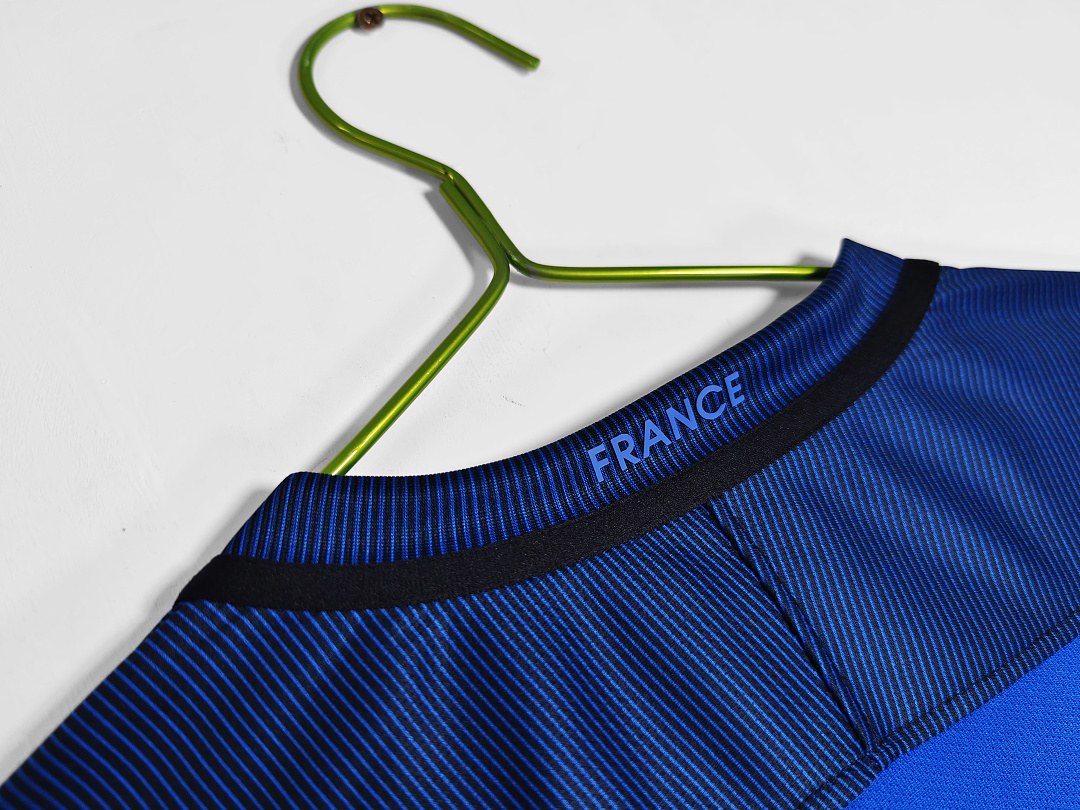 Maillot rétro France Domicile 2016 - détail 1