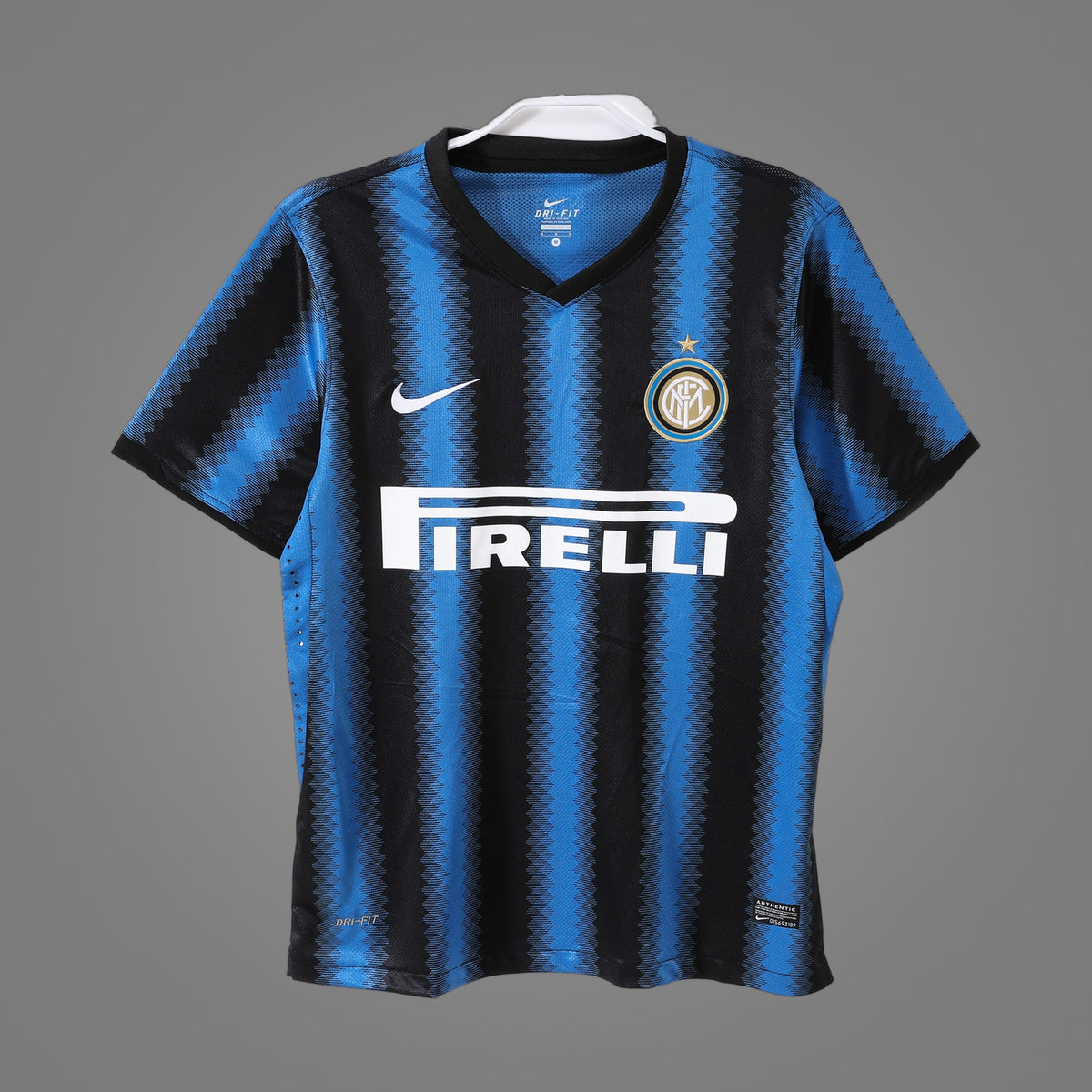 Maillot rétro Inter Milan Domicile 2010/11 - face avant
