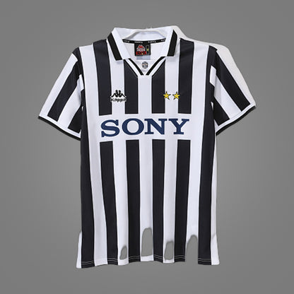 Maillot rétro Juventus Domicile 1995/97 - face avant