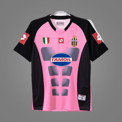 Maillot rétro Juventus Extérieur 2002/03 - face avant