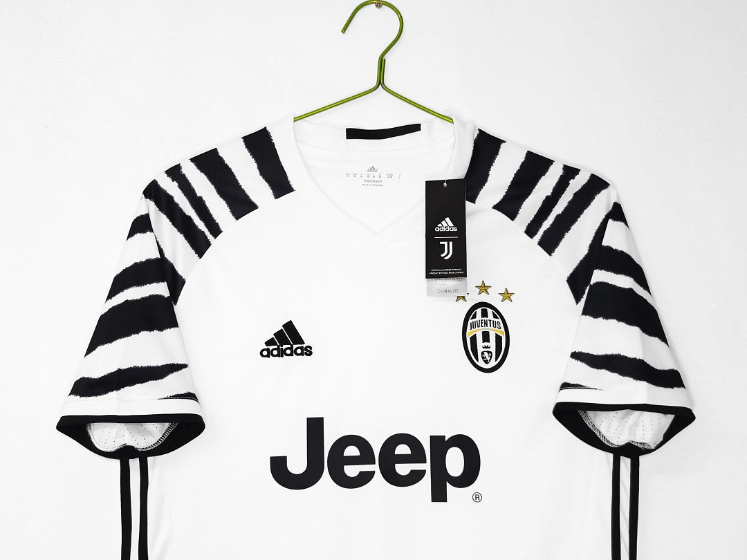 Maillot rétro Juventus Third blanc 2016/17 - détail 2