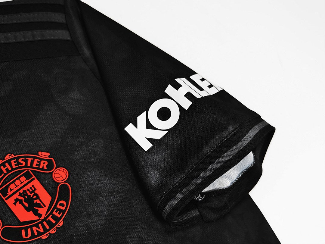 Maillot rétro Manchester United Third noir 2019/20 - détail 1