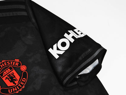 Maillot rétro Manchester United Third noir 2019/20 - détail 1