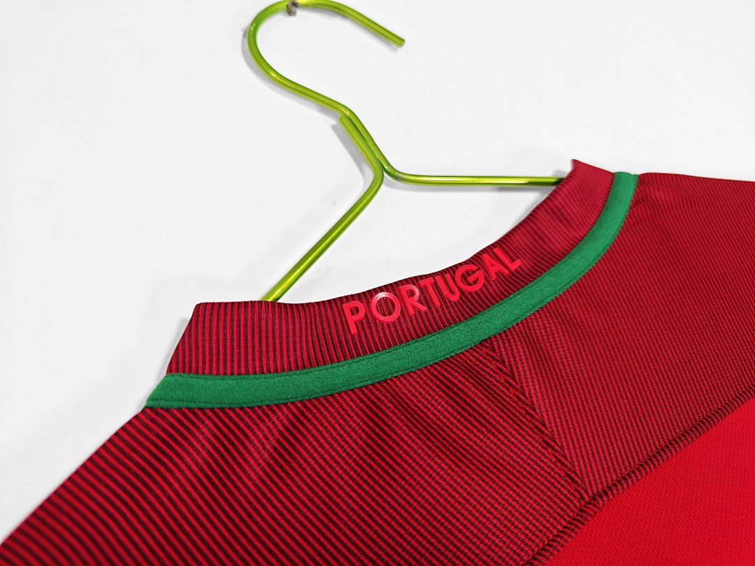 Maillot rétro Portugal Domicile 2016 Manches Longues - détail 1