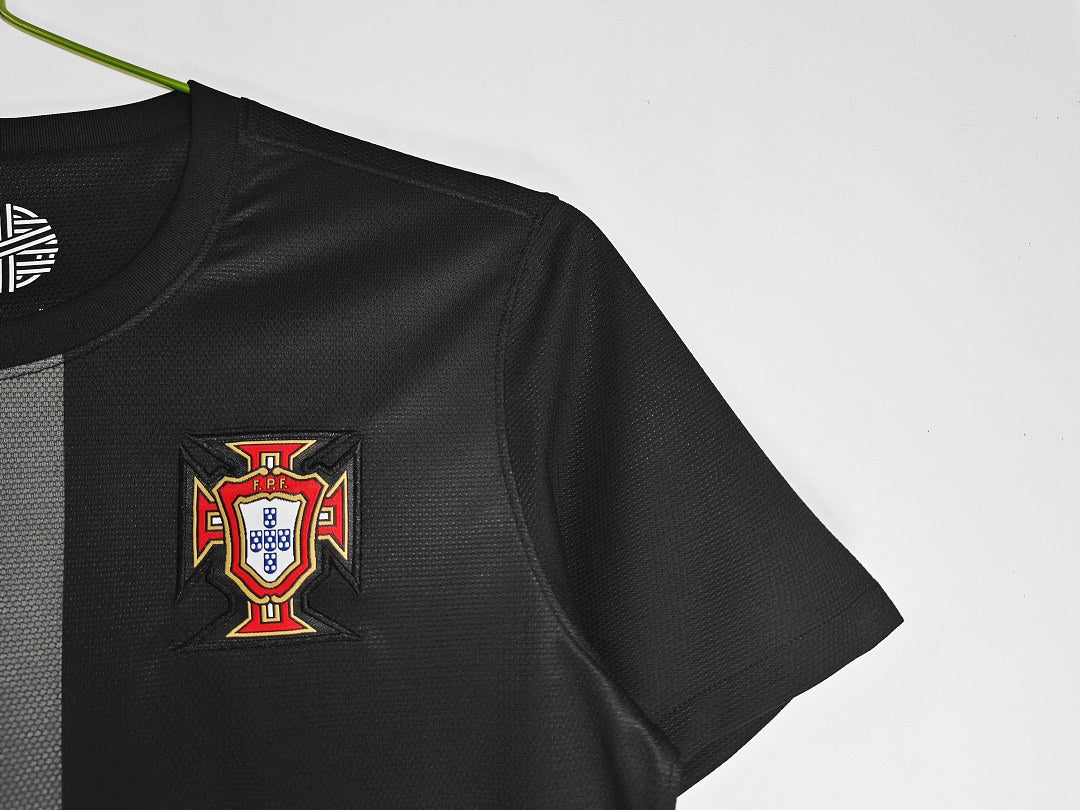 Maillot rétro Portugal Third noir 2012/13 - détail 1