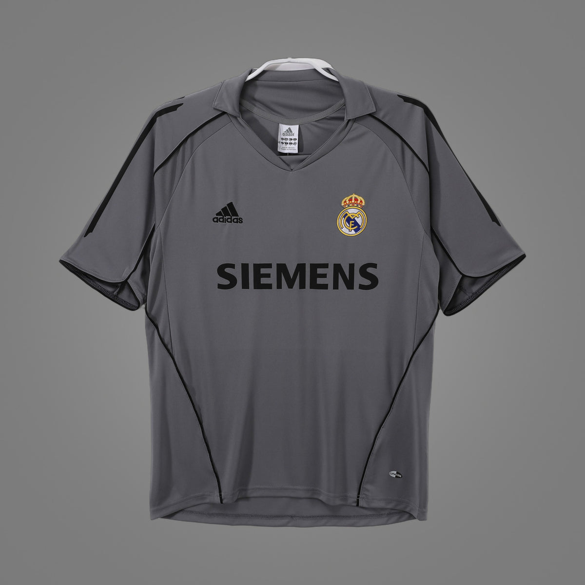 Maillot rétro Real Madrid Third gris 2005/06 - face avant