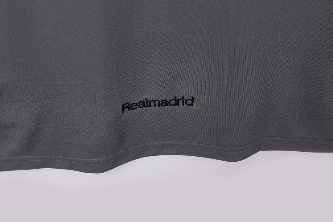 Maillot rétro Real Madrid Third gris 2005/06 - détail 1