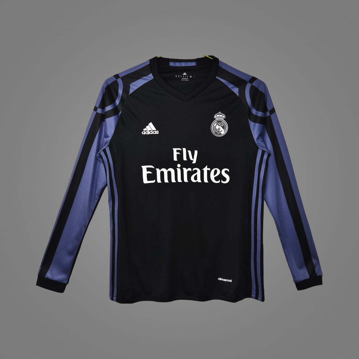 Maillot rétro Real Madrid Third noir 2016/17 Manches Longues - face avant