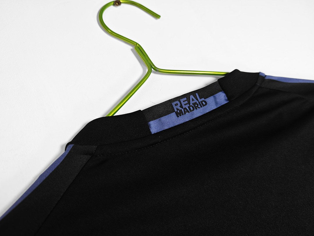 Maillot rétro Real Madrid Third noir 2016/17 Manches Longues - détail 1