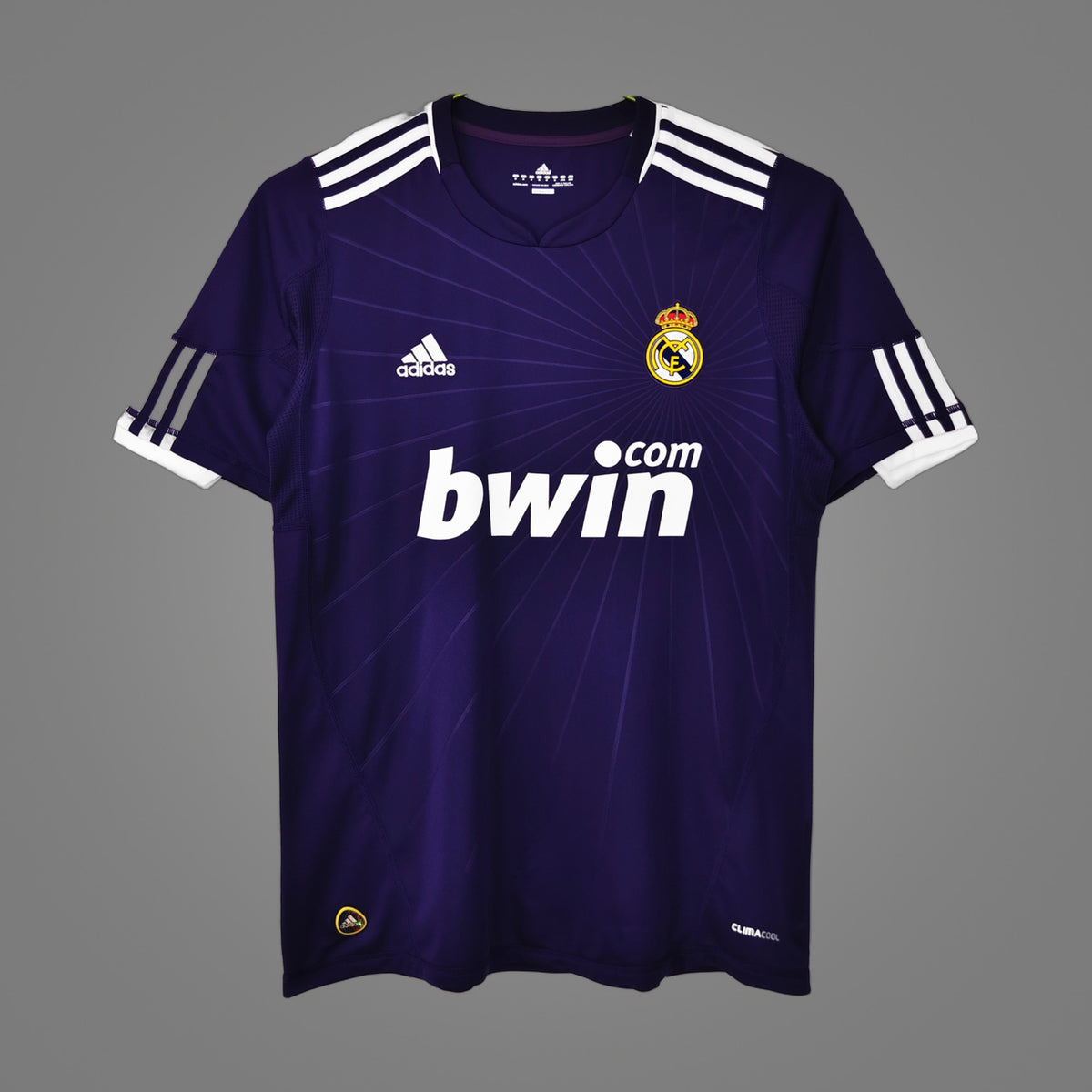 Maillot rétro Real Madrid Third violet 2010/11 - face avant