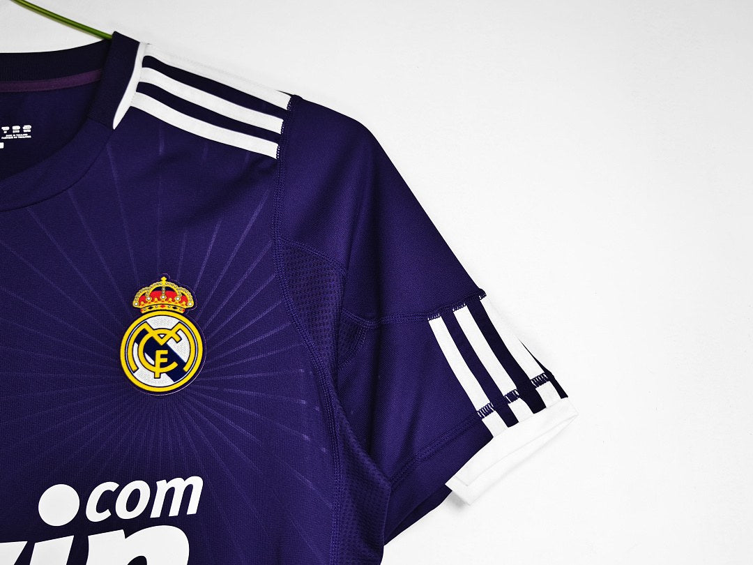 Maillot rétro Real Madrid Third violet 2010/11 - détail 2